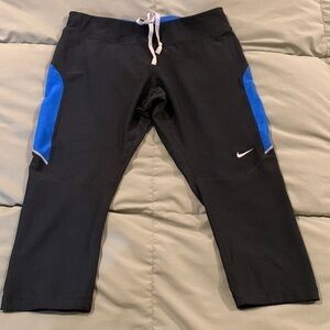 Nike DRI-FIT Womens Capri. Draw string waist. Zipper pocket back waist. Size M. 